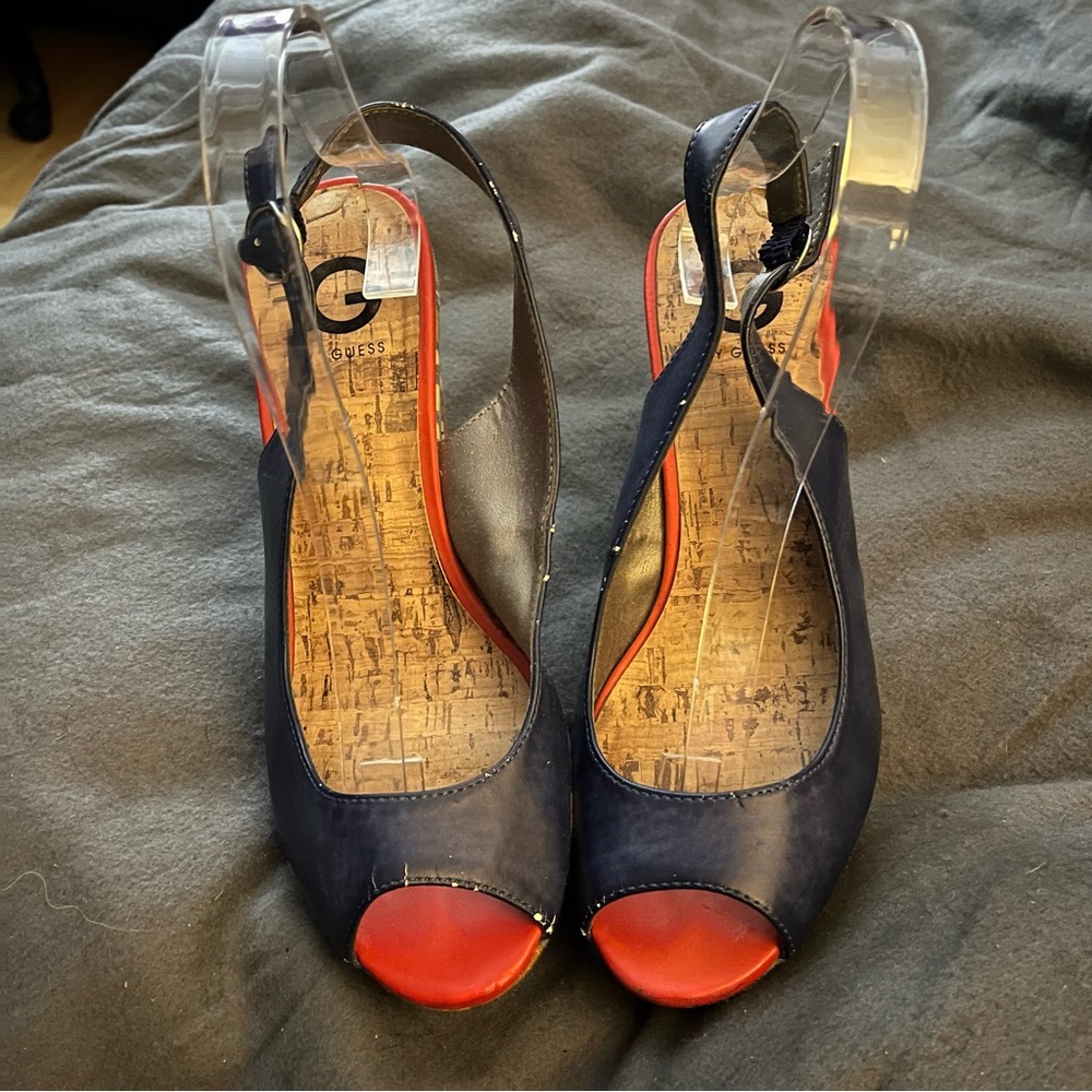 Guess Hawaiian Wedge shoes Size 9